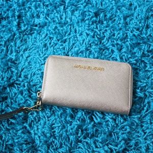 Micheal kors wrist wallet